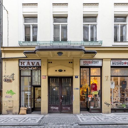 Charming 1 Bedroom Apartment In The City Center Of Praga Zewnętrze zdjęcie