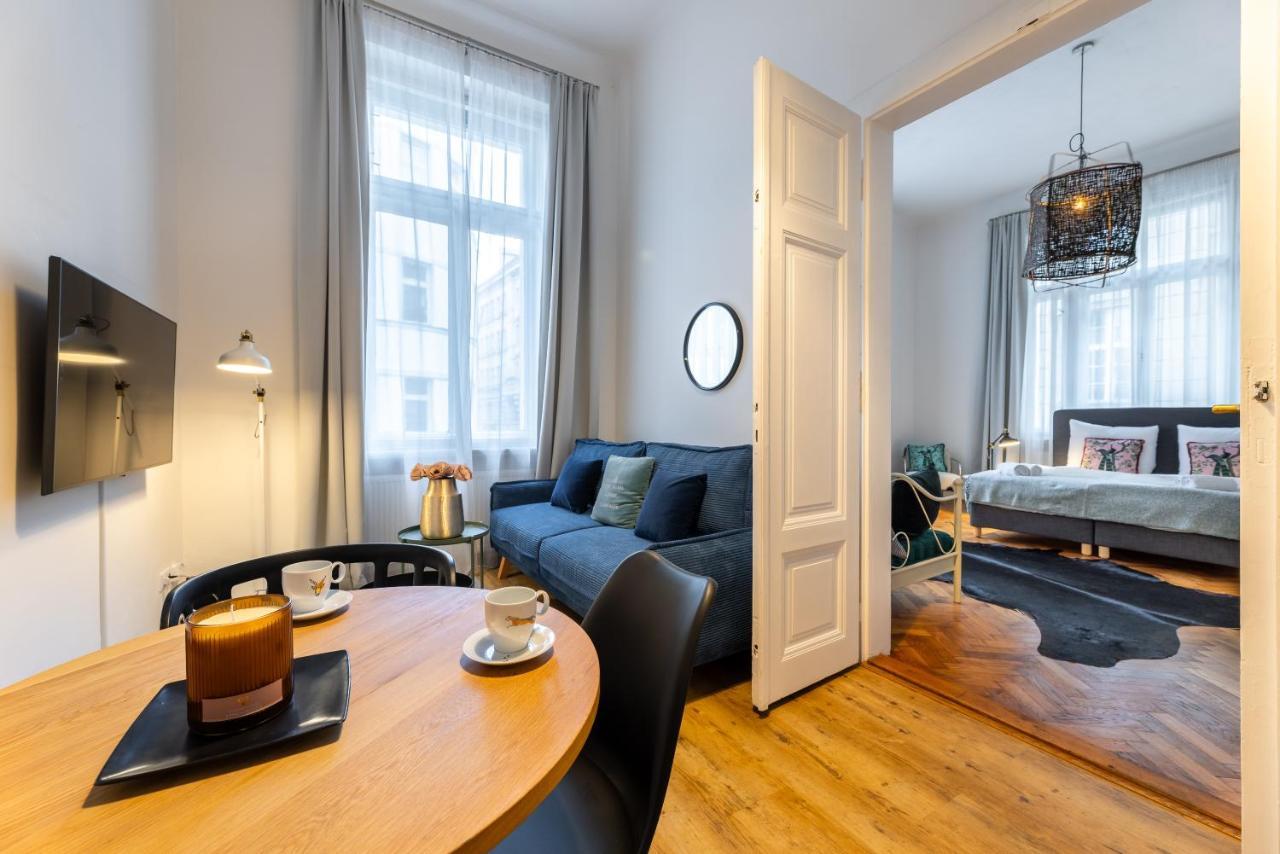 Charming 1 Bedroom Apartment In The City Center Of Praga Zewnętrze zdjęcie