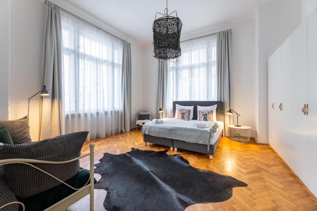Charming 1 Bedroom Apartment In The City Center Of Praga Zewnętrze zdjęcie