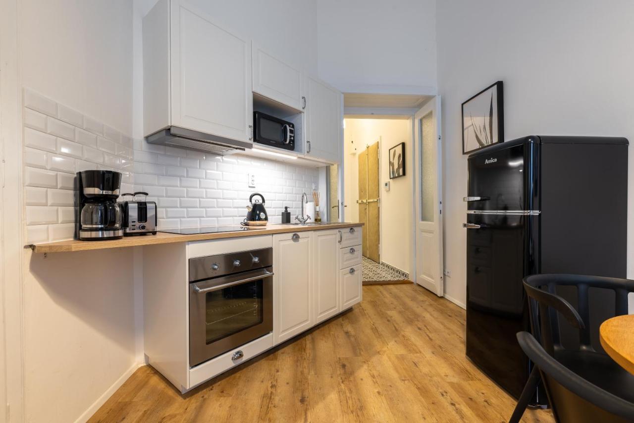Charming 1 Bedroom Apartment In The City Center Of Praga Zewnętrze zdjęcie