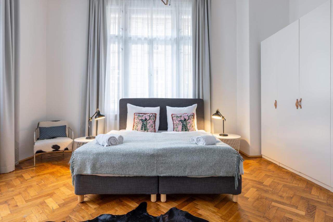 Charming 1 Bedroom Apartment In The City Center Of Praga Zewnętrze zdjęcie