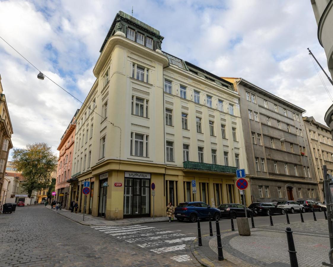 Charming 1 Bedroom Apartment In The City Center Of Praga Zewnętrze zdjęcie