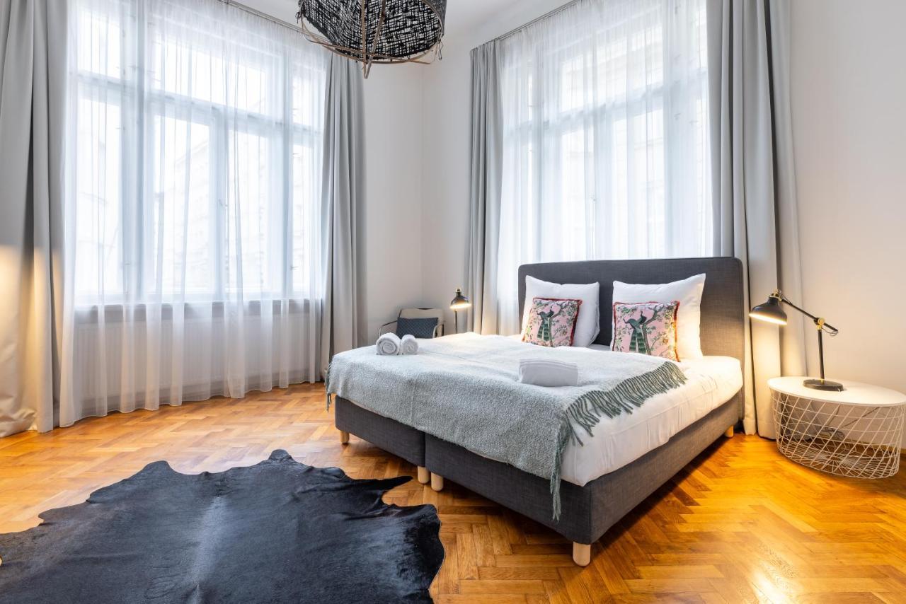 Charming 1 Bedroom Apartment In The City Center Of Praga Zewnętrze zdjęcie
