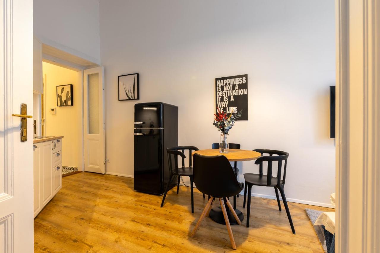 Charming 1 Bedroom Apartment In The City Center Of Praga Zewnętrze zdjęcie
