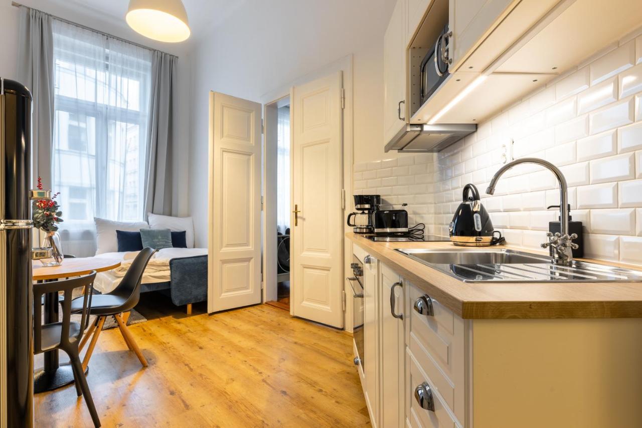 Charming 1 Bedroom Apartment In The City Center Of Praga Zewnętrze zdjęcie